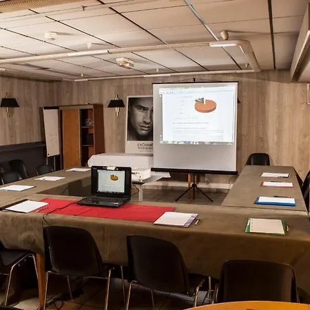 Hotel Le Trinquet Pau