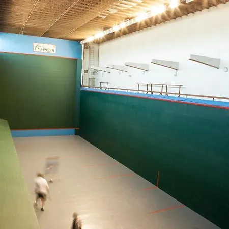 Le Trinquet 2* Pau